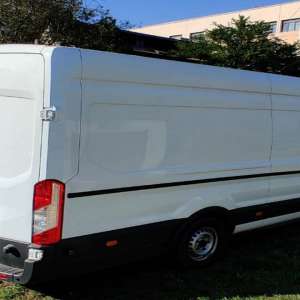 Ford Tranzit căutat de autorităţile din Marea Britanie, descoperit în Iaşi