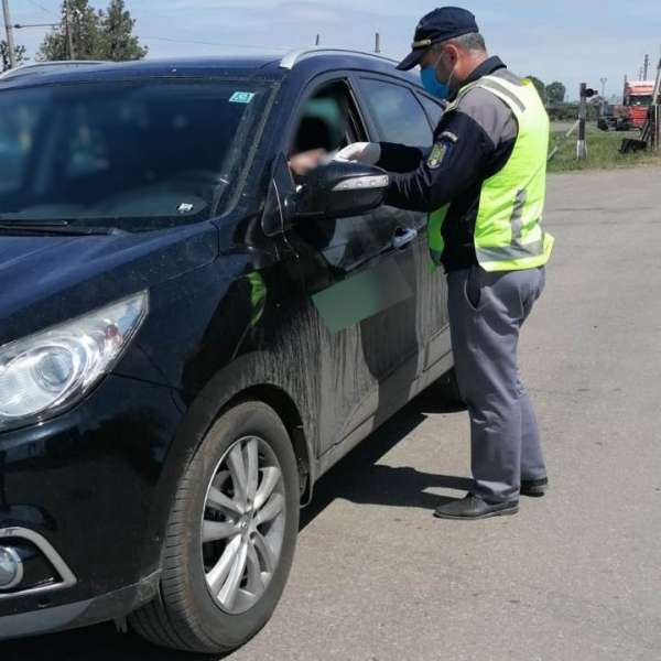 Permis de conducere fals, descoperit de poliţiştii de frontieră