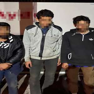 Trei pakistanezi, ascunși printre sticle, depistaţi la P.T.F. Giurgiu