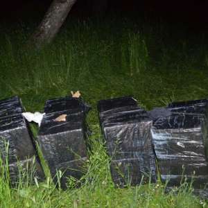 Un cetățean român reținut și 23.000 pachete cu țigări de contrabandă  confiscate de poliţiştii de frontieră