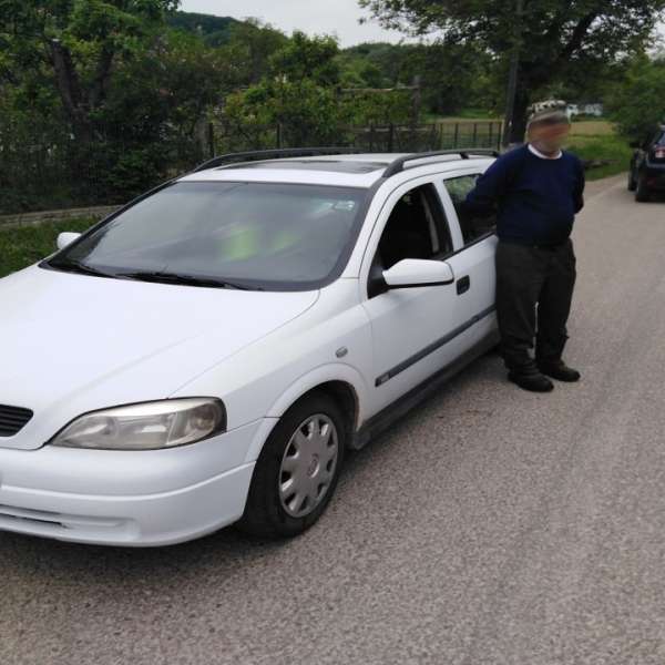 La volan, cu permisul de conducere suspendat