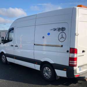 Autoutilitară căutată de autorităţile din Marea Britanie, depistată de poliţiştii de frontieră de la P.T.F. Nădlac II