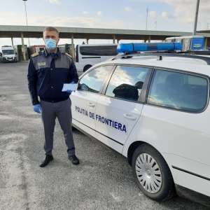Doi polițiști de frontieră în misiune la P.T.F. Hegyeshalom - Nikelsdorf, de la graniţa ungaro-austriacă