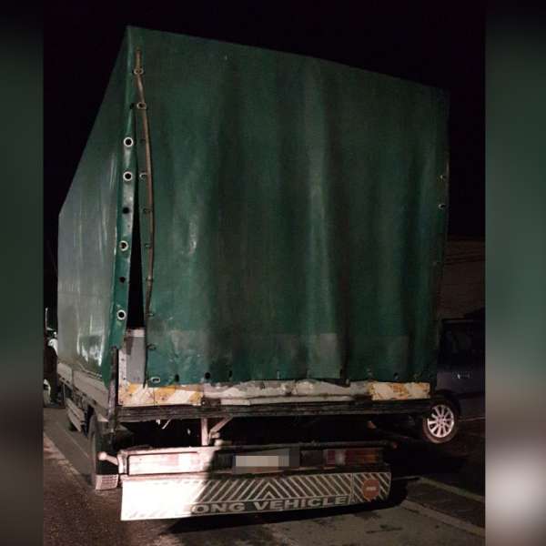 Trei cetăţeni români reținuţi pentru 24 de ore pentru trafic de migranți