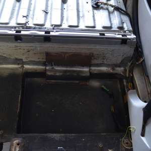 Autoturism încărcat cu țigări de contrabandă, depistat de poliţiştii de frontieră