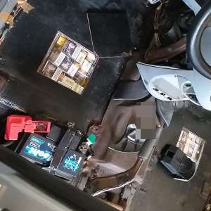 Autoturism încărcat cu țigări de contrabandă, depistat de poliţiştii de frontieră