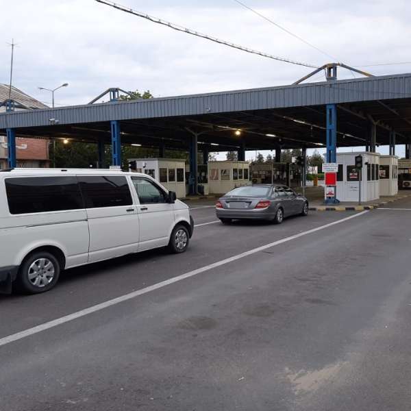 Document fals achiziţionat cu 1.500 de euro, depistat la frontieră