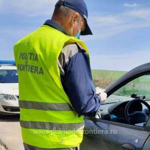 Falsuri achiziţionate cu sute de euro, oprite la frontiera de est