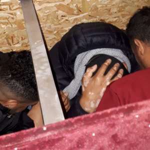 Grupare de trafic de migranţi, destructurată