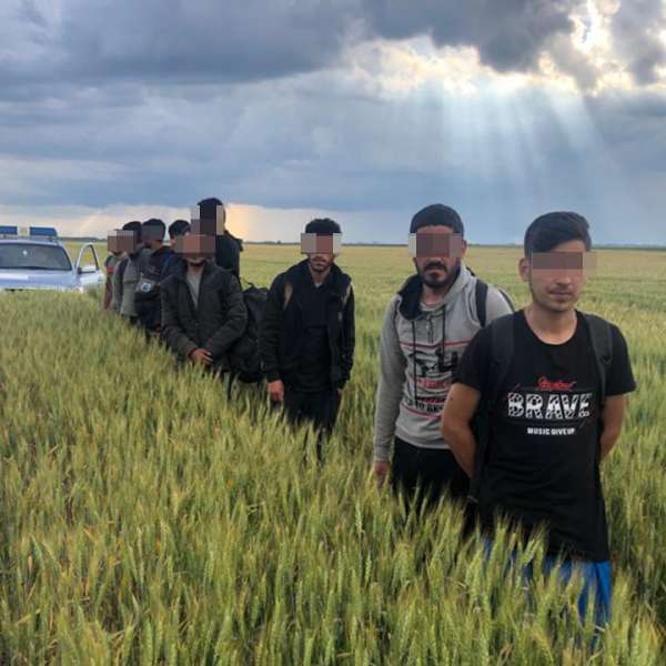 Zece cetăţeni din Afganistan, depistaţi la frontiera de vest