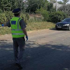 Permis de conducere fals, descoperit de poliţiştii de frontieră