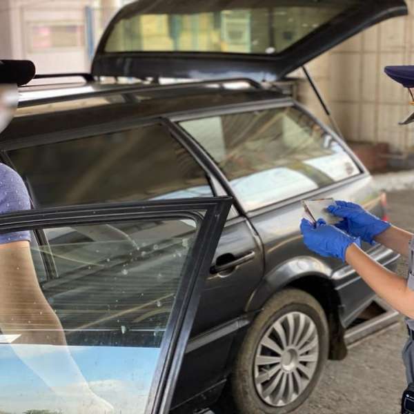 Cetățean ucrainean, depistat la controlul de frontieră cu permis de conducere fals