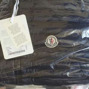 Aproximativ 600 de colete cu bunuri contrafăcute, confiscate în Portul Constanţa Sud Agigea