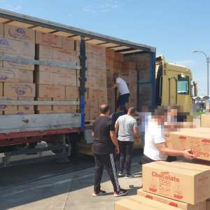 15.120 flacoane tip spray cu substantă insecticidă, descoperite la P.T.F. Giurgiu