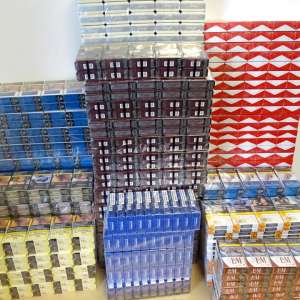 870 pachete cu țigări, ascunse într-un microbuz, descoperite în P.T.F. Calafat