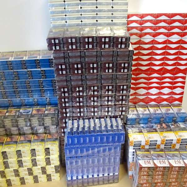 870 pachete cu țigări, ascunse într-un microbuz, descoperite în P.T.F. Calafat