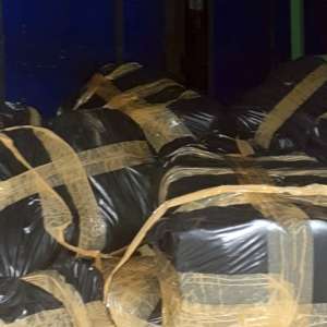 Textile și încălţăminte, în valoare de aproximativ 750.000 lei, confiscate la P.T.F. Giurgiu