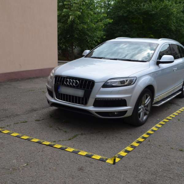 Autoturism căutat de autorităţile din Marea Britanie, descoperit în Iaşi