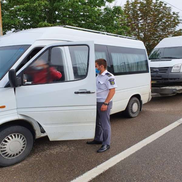 Conducători de vehicule fără premise de conducere corespunzătoare, depistaţi la controlul de frontieră