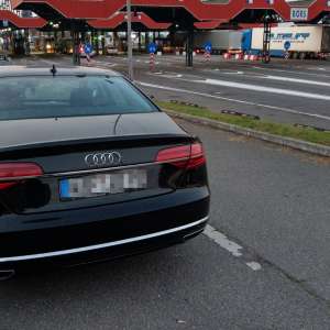 Autoturisme de lux căutate de autorităţile din Italia, respectiv Ungaria, descoperite de poliţiştii de frontieră de la P.T.F. Borș