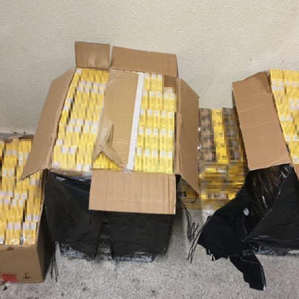 Peste 2.000 pachete cu țigări confiscate la frontieră