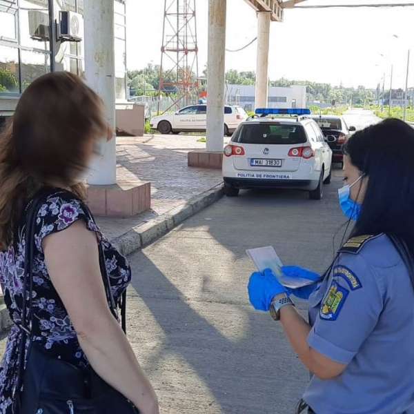 Carte de identitate falsă, descoperită la controlul de frontieră