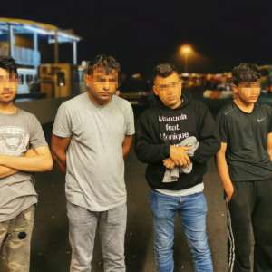 Şaisprezece cetăţeni străini, depistați ascunşi în două automarfare la P.T.F. Nădlac II