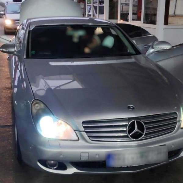 Autoturism cu I.T.P. fals, descoperit de poliţiştii de frontieră
