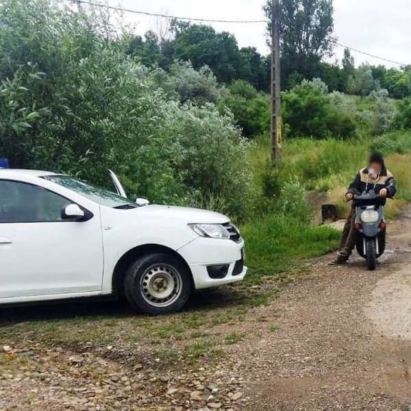 Depistat conducând un motoscuter, deși nu avea acest drept