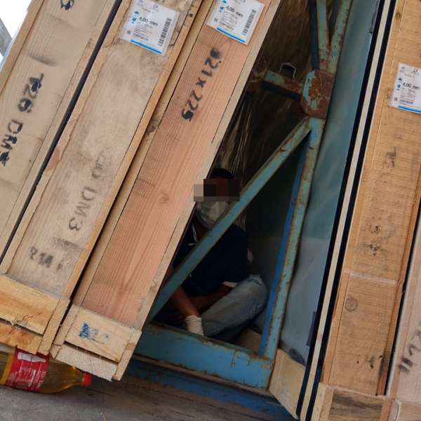 Cinci cetăţeni din Bangladesh, depistați ascunși într-un camion la P.T.F. Borș