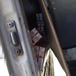 1790 pachete cu țigări, ascunse într-un microbuz, descoperite în P.T.F. Calafat