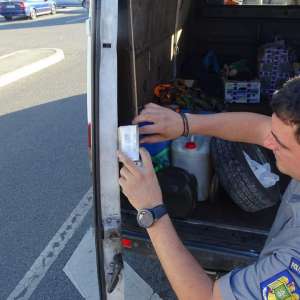 1790 pachete cu țigări, ascunse într-un microbuz, descoperite în P.T.F. Calafat