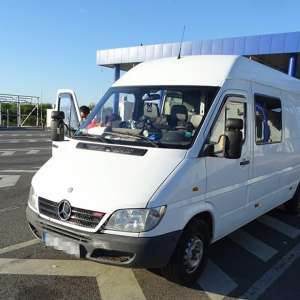 1790 pachete cu țigări, ascunse într-un microbuz, descoperite în P.T.F. Calafat