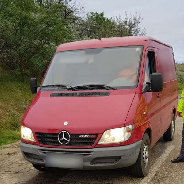 Viaţa a opt persoane în mânile unei persoane care nu posedă permis de conducere