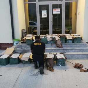 Peste 34.000 de pachete cu țigări de contrabanda, depistate la graniţa cu Ucraina