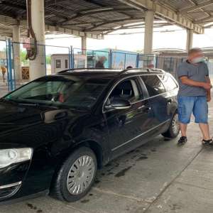 Permise de conducere false descoperite la controlul de frontieră