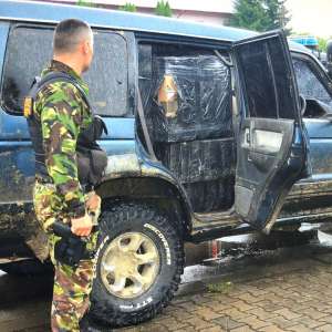 Aproximativ 34.000 de pachete cu ţigări de contrabandă, confiscate la frontiera de nord