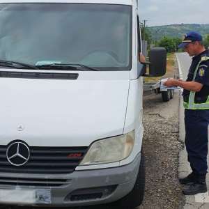 Tânăr cercetat pentru infracţiuni săvârşite la regimul circulaţiei