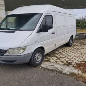 Tânăr cercetat pentru infracţiuni săvârşite la regimul circulaţiei