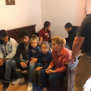 Cetăţean român, cercetat pentru trafic de migranţi