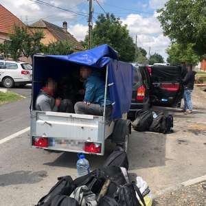 Cetăţean român, cercetat pentru trafic de migranţi