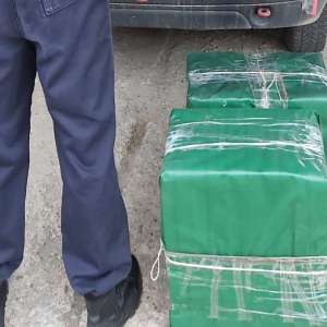 Mașină încărcată cu aproape 9.000 de pachete țigări descoperită  de polițiștii de frontieră sătmăreni