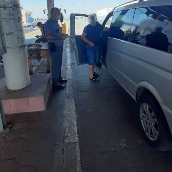 Depistați la controlul de frontieră, cu permis necorespunzător și documente false