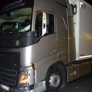 Cetăţean sirian ascuns în cabina unui camion, depistat la P.T.F. Calafat