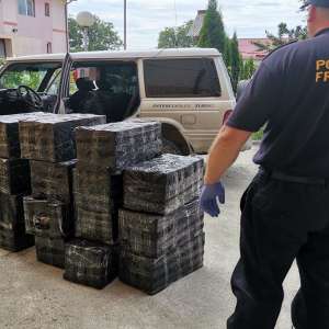 Aproximativ 10.000 pachete cu țigări, confiscate la granița de nord a României