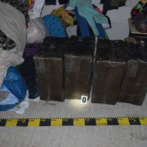 Aproximativ 10.000 pachete cu țigări, confiscate la granița de nord a României