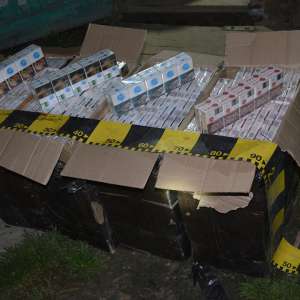 Aproximativ 10.000 pachete cu țigări, confiscate la granița de nord a României