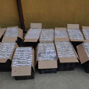 Aproximativ 10.000 pachete cu țigări, confiscate la granița de nord a României