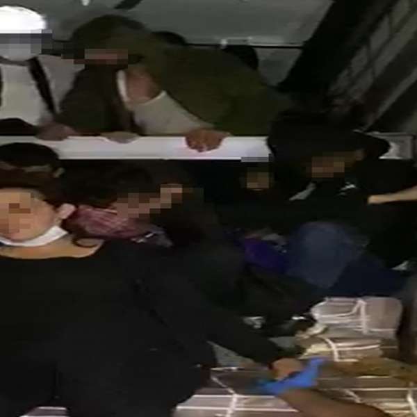 48 de cetăţeni străini, depistați ascunși într-un camion la P.T.F. Nădlac II