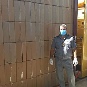 CAPTURĂ DE ŢIGĂRI RECORD ÎN ACEST AN:  162.500 pachete cu țigări,  ascunse într-un camion la Punctul de Trecere a Frontierei Bechet